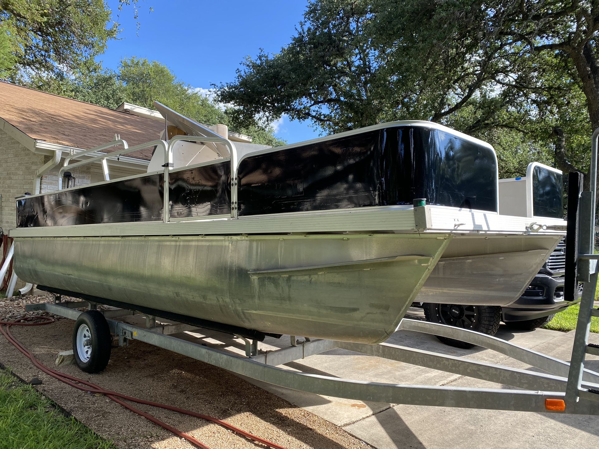 Yamaha G3 Black pontoon boat