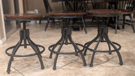 3 Modern farmhouse stools