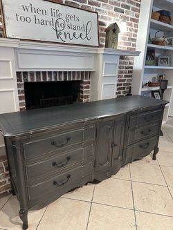 Beautiful Refinished Vintage 77” Thomasville Buffet / Sideboard / Media Console / Dresser / Bar / Vanity