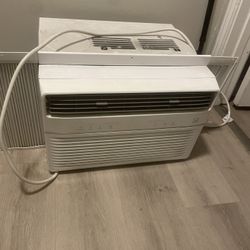 MIDEA SMART WINDOW AC UNIT