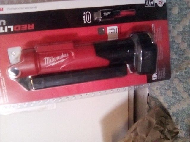 Milwaukee Stick Light With Magnet