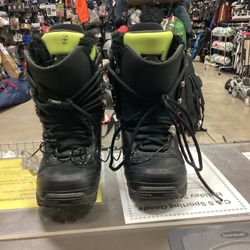 Used Forum Craft Women’s Size 7 Snowboard Boots (Read Description)