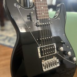 Line 6 JTV-69 James Tyler Variax Modeling Electric Guitar with brand new Fender Hard Case