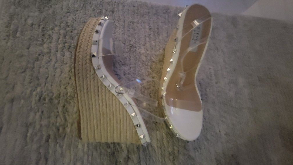 Wow! Brand New Steve Madden Wedge Size 8