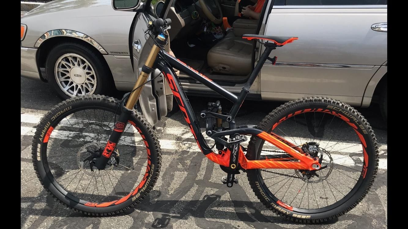 SCOTT GAMBLER 710 FULL SUSPENSION. SAINT COMPONETS