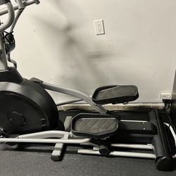 Spirit Elliptical Machine XE395ENT