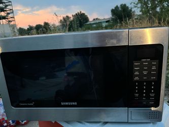 Samsung 1.4 Cu. Ft. Stainless Steel Countertop Microwave