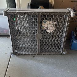 Regalo Play Yard Gate