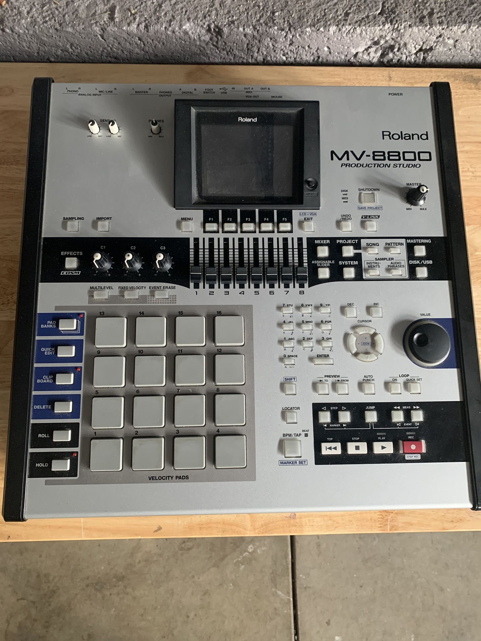 Roland MV8800