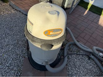 Pool filter and pump in excellent condition everything works make me an offer