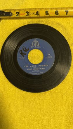 This item is a 1966 7-inch 45 RPM vinyl record of "I'm Your Puppet" by James & Bobby Purify on the Bell Records label (catalog number 648). 