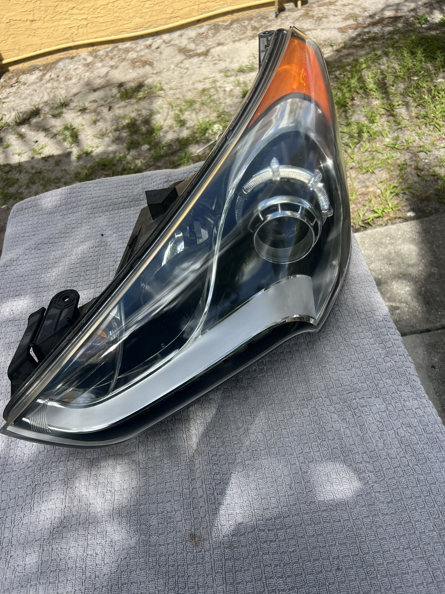 2012-2017 Hyundai Veloster Headlight Oem