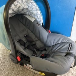 Snugride 30 Baby, Click and Connect Baby car Seat And Booster.