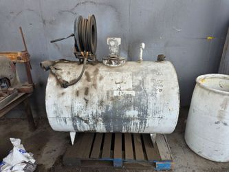 100 Gal Oil Tank W/ Hose Reel