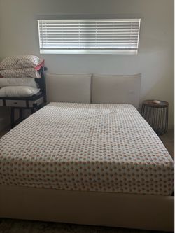 Raymour & Flannigan Queen bed frame euc!