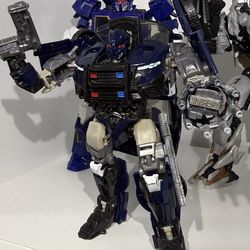 TRANSFORMERS =The Last Knight Barricade Premier Edition Deluxe