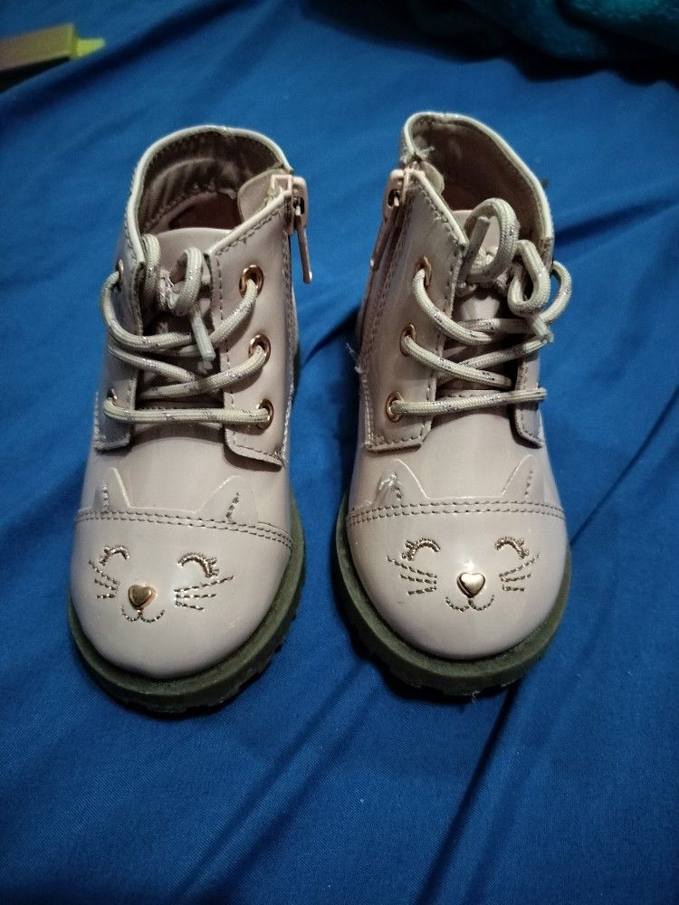 Kitty Boots Size 5