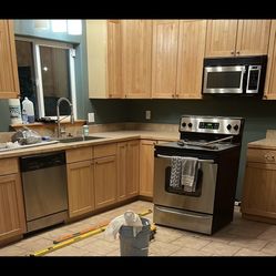 Kitchen Cabinets Need Gone ASAP $1000 OBO