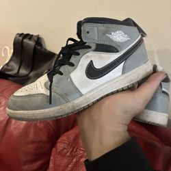 Jordan 1s Sz 2y