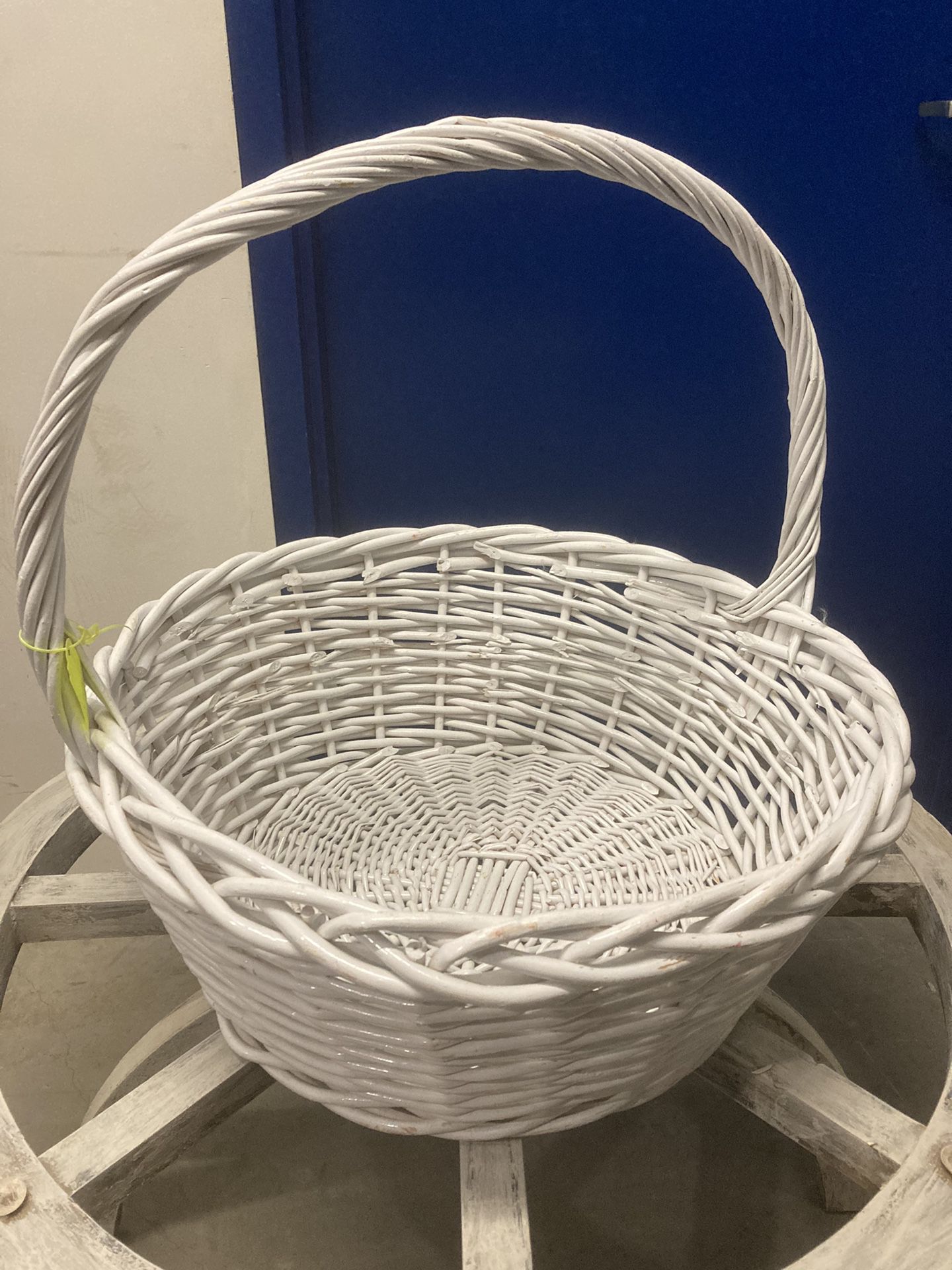 Easter basket, giant basket with handle, Wicker, white excellent condition GHENT/Norfolk $45!