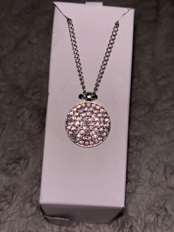 Silvertone necklace