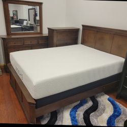 *Weekend Special*---Sherry Vintage Wood Queen Bedroom Sets---Now $999---Delivery And Financing👌