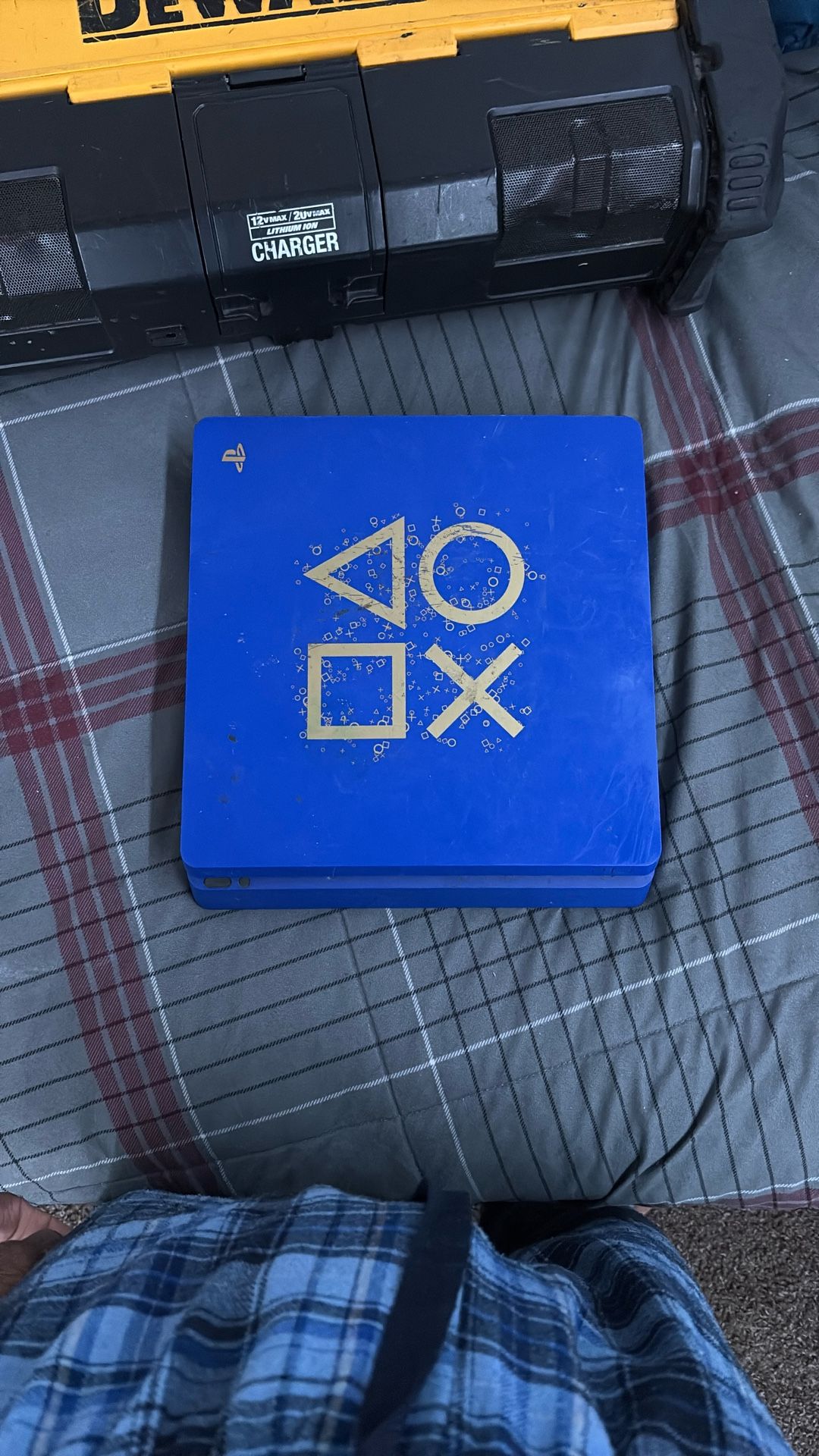 Ps4 slim DAYS OF PLAY LIMITED EDITION 