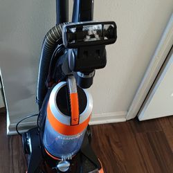Bissell Cleanview upright vacuum cleaner, Orange