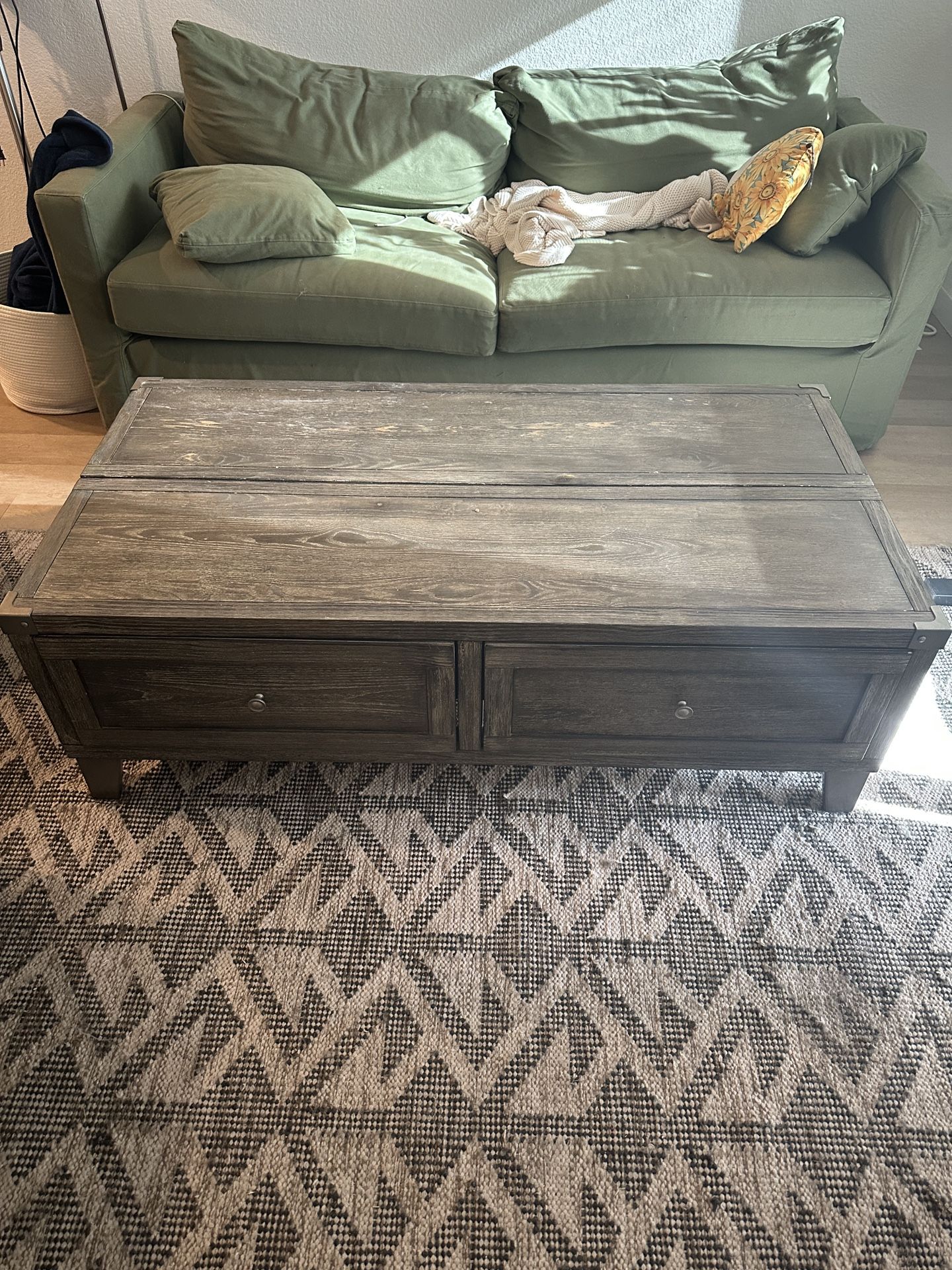Lifting Coffee Table
