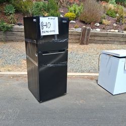 Fridge  Good Deal Only 40 $