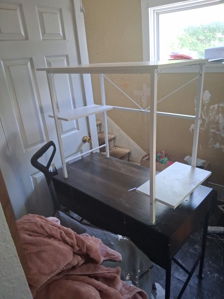 Desk 20$