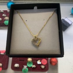 GREAT CONDITION 14k HEART NECKLACE 