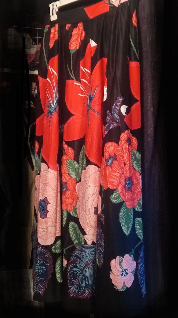 Beautiful Women's Flower Maxi Skirt With Hidden Pockets 2XL 