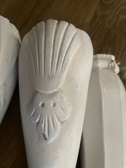 White Painted Wood Furniture Legs with Shell Carving