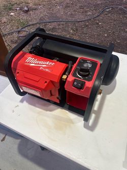 Milwaukee M18 FUEL Cordless Air Compressor