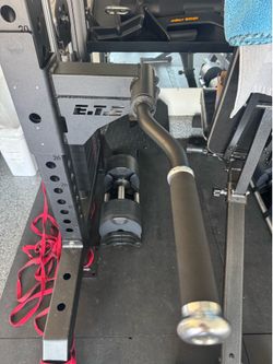 Tricep dip rack attachments
