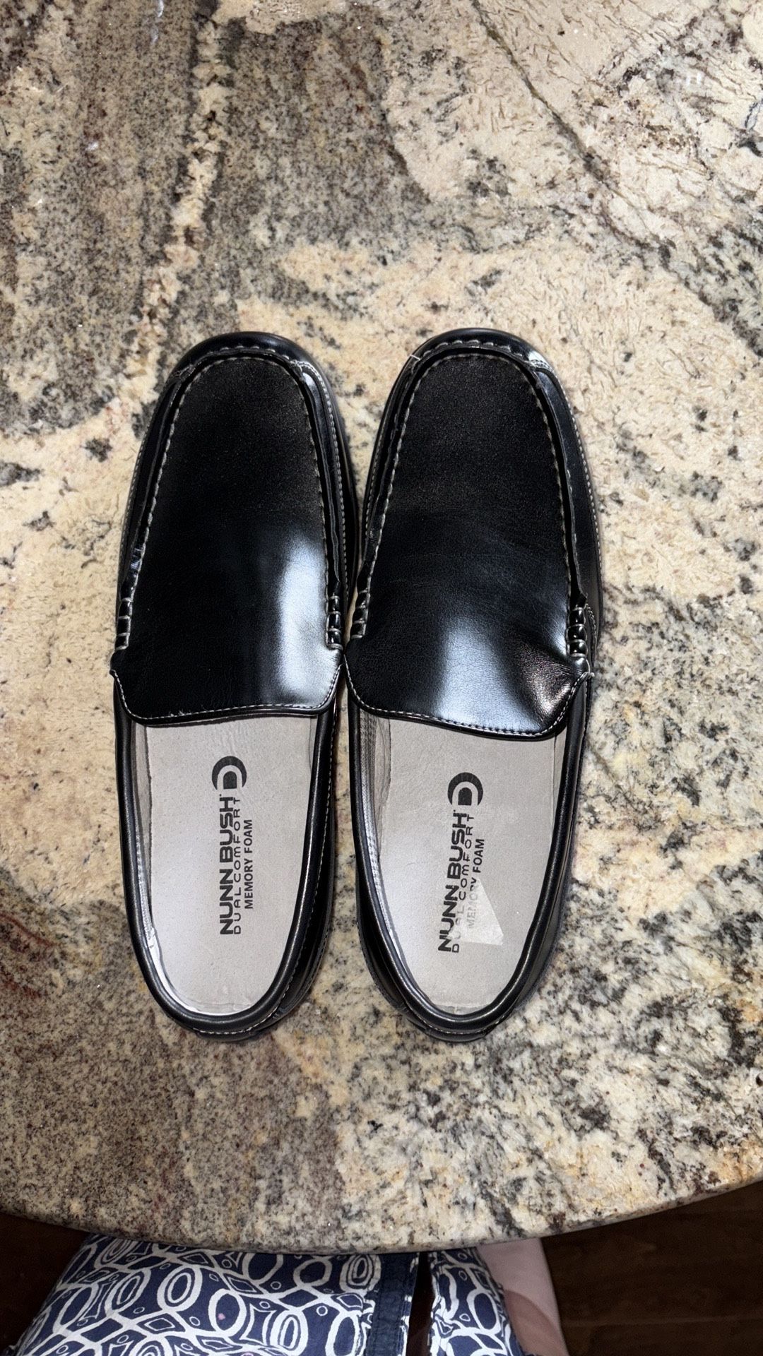 NWT Men Shoes Size 8M Memory Foam Loafers 👞 Leather Lining