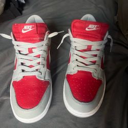 Nike low-Top dunks Gray and Red. Size 8