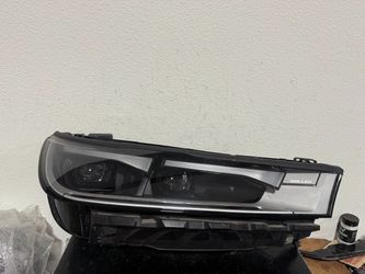 BMW IX RIGHT HEADLIGHT 2023