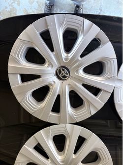 Genuine OEM Toyota Prius 15-inch Hubcap / Wheel Cover.
