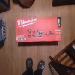 Milwaukee M18 4-tool Combo Kit Brushless 