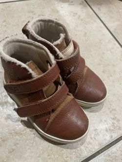Ugg boots toddler size 9