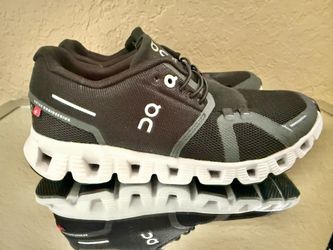 ON Women's Cloud 5 black/white W8