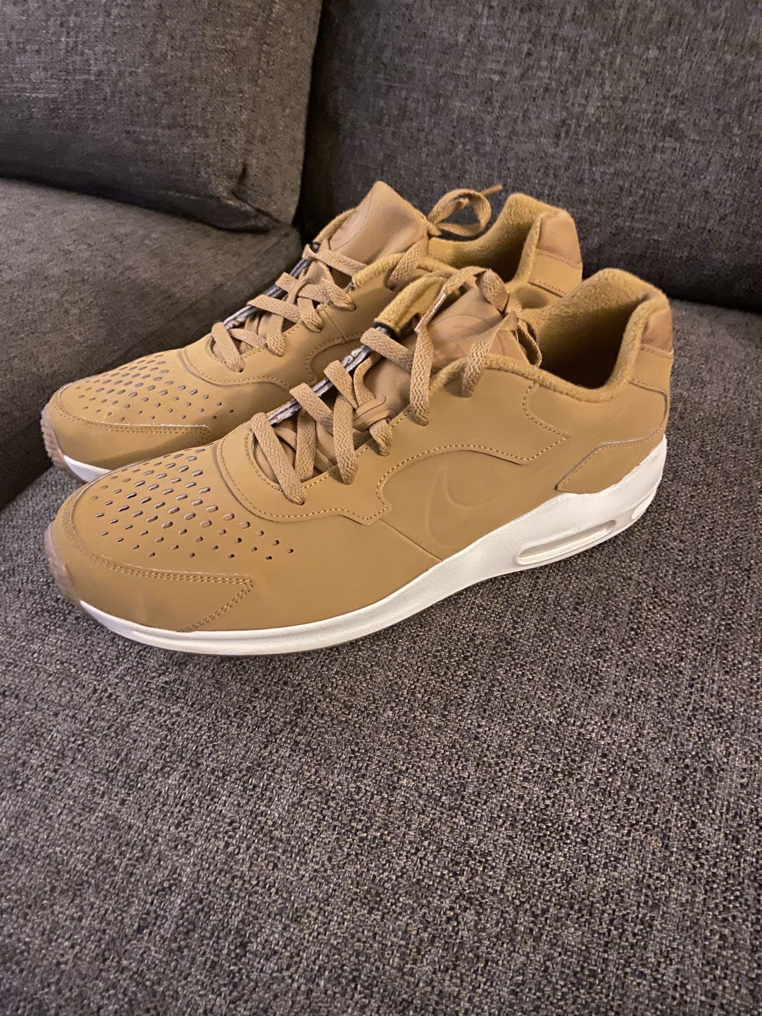 Like New Nike Guile Prem Men’s Shoes