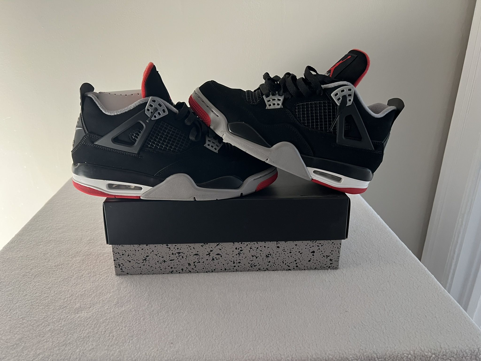 Air Jordan 4 Bred