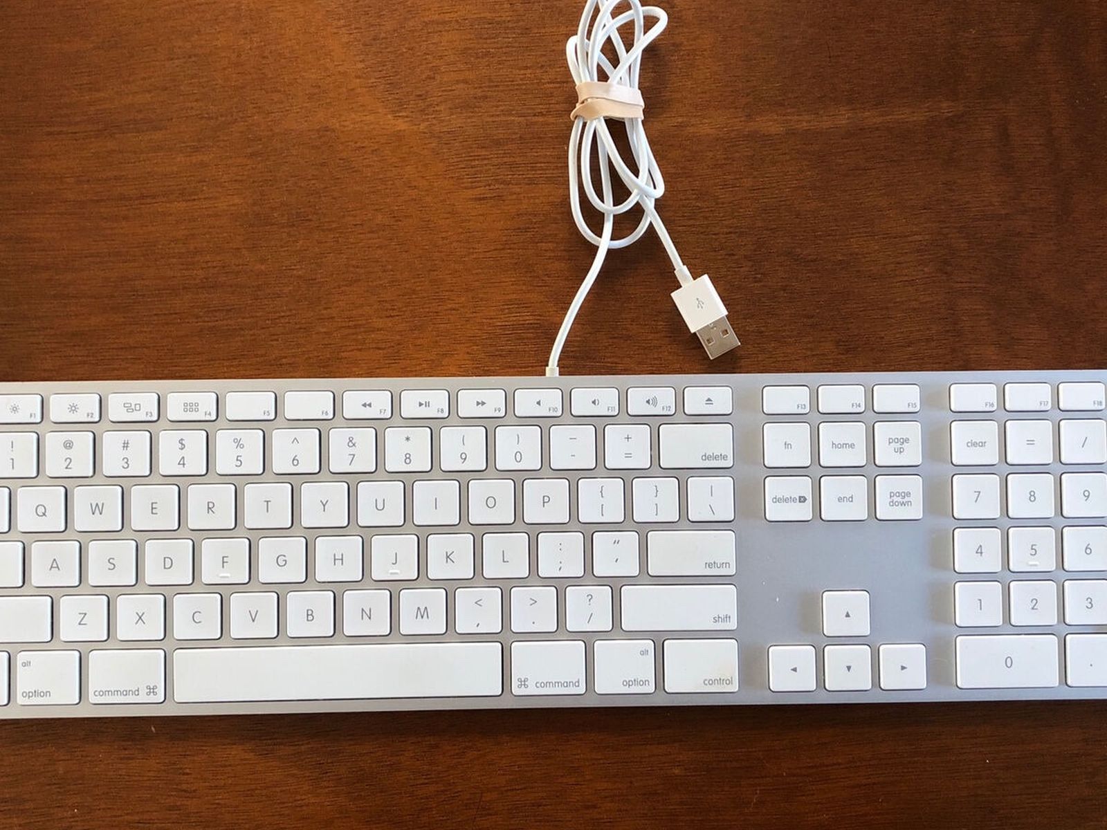 Apple USB wired Keyboard With Numeric Keypad