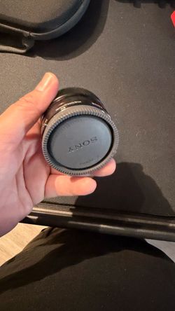 Sony E mount 1.8/35 lens comes with lens filter