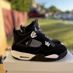 Jordan 4 White Thunder