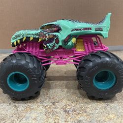 Hot Wheels 1:24 Scale Monster Truck Zombie Wrex