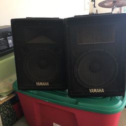 Yamaha Stereo Speakers